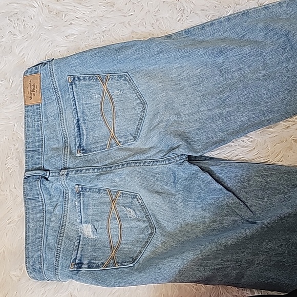 Abercrombie and Fitch light wash distressed jeans skinny boot - Picture 4 of 7